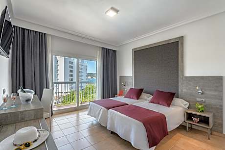 Twin Room with Pool View