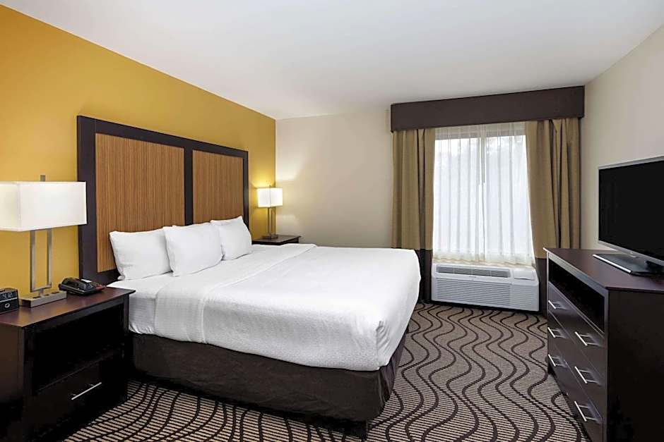 La Quinta Inn & Suites by Wyndham Lagrange / I-85