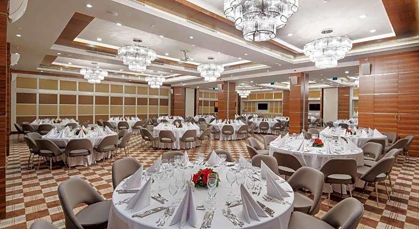 DoubleTree By Hilton Kusadasi