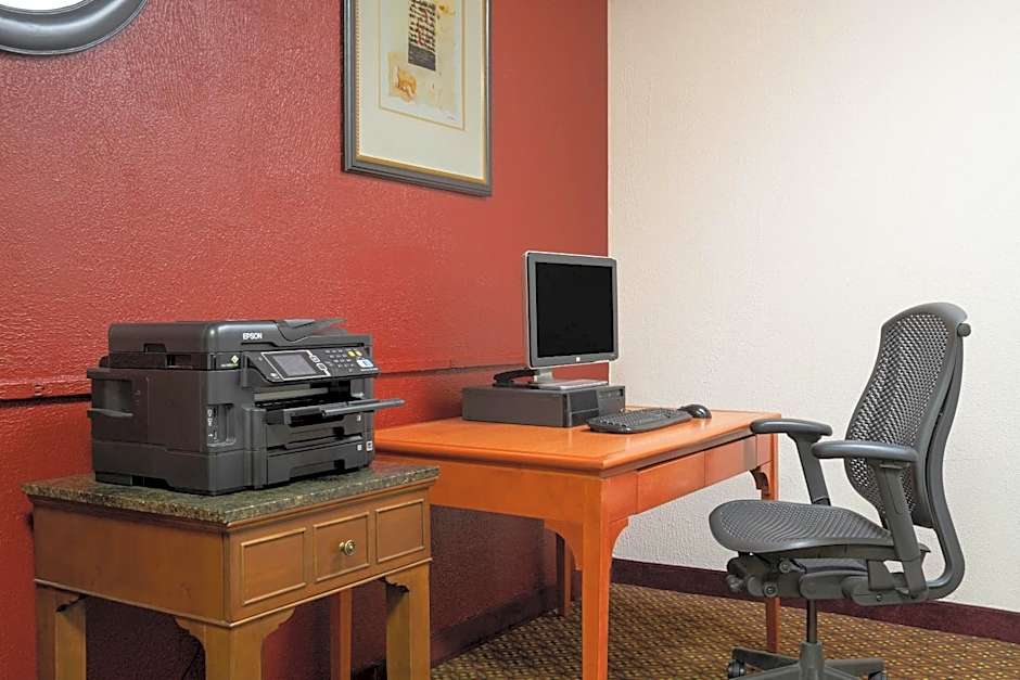 Ramada by Wyndham Albert Lea