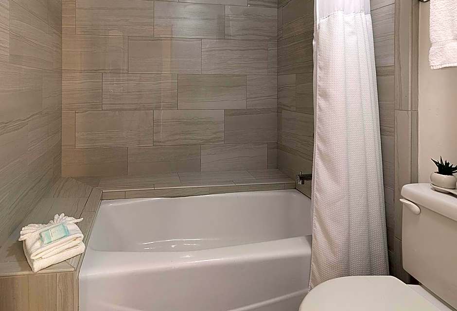 Pismo Lighthouse Suites