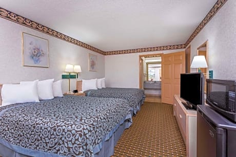 Queen Room with Two Queen Beds - Mobility Access/Non-Smoking