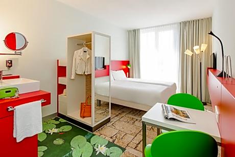 Standard Family Suite