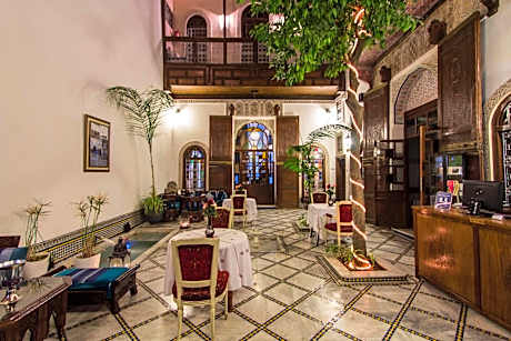 Riad Les Remparts De Fès