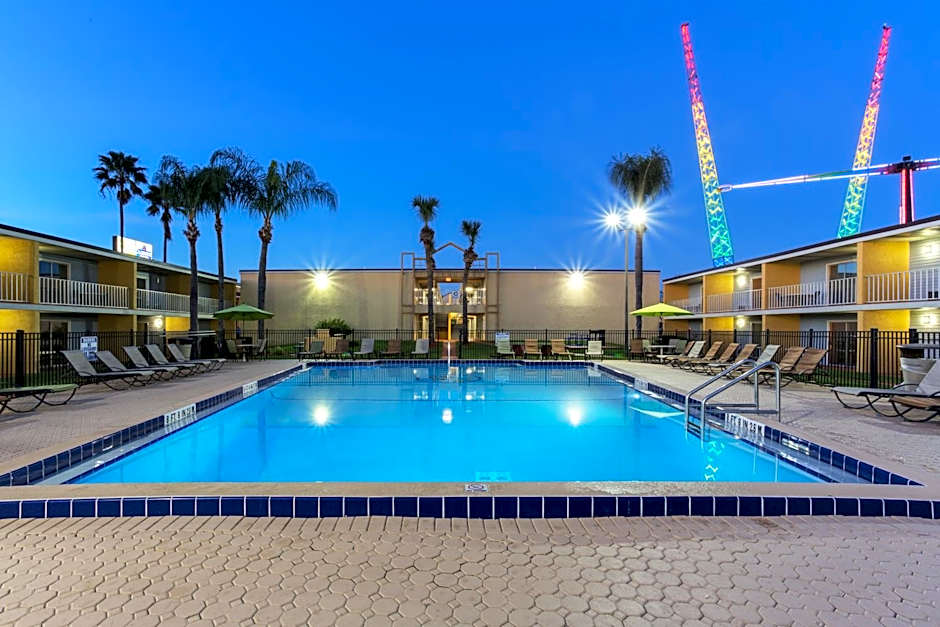 Celebration Suites At Old Town