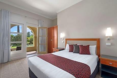 Queen Room with Balcony - Non Smoking