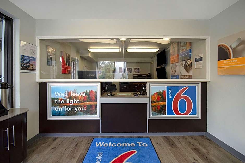 Studio 6 Merrillville IN
