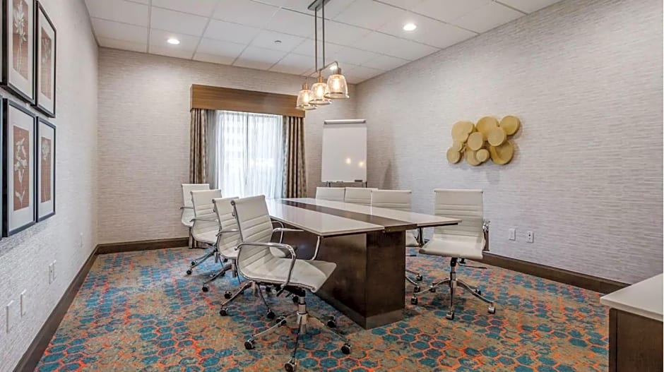 Hampton Inn & Suites Dallas-Central Expy/North Park Area