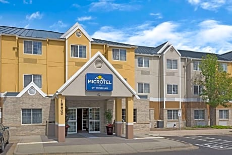Microtel Inn & Suites by Wyndham Denver Airport