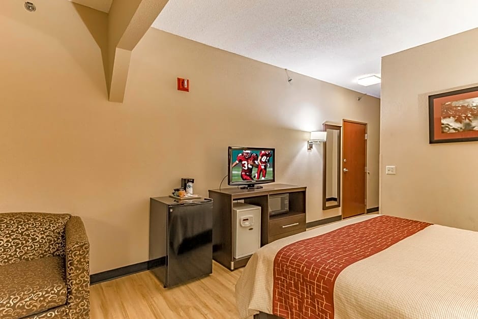 Red Roof Inn & Suites Hinesville - Fort Stewart