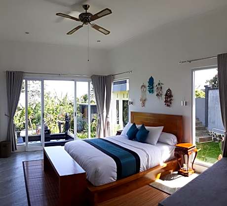 Queen Room with Garden View