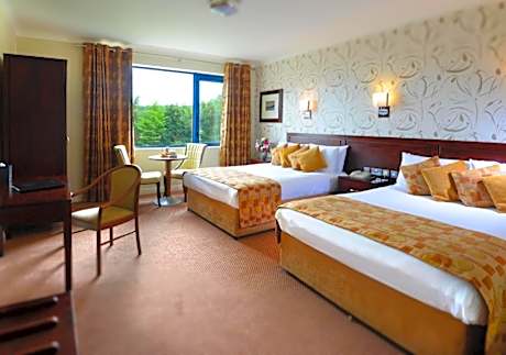 Family Room (2 Adults + 2 Children)