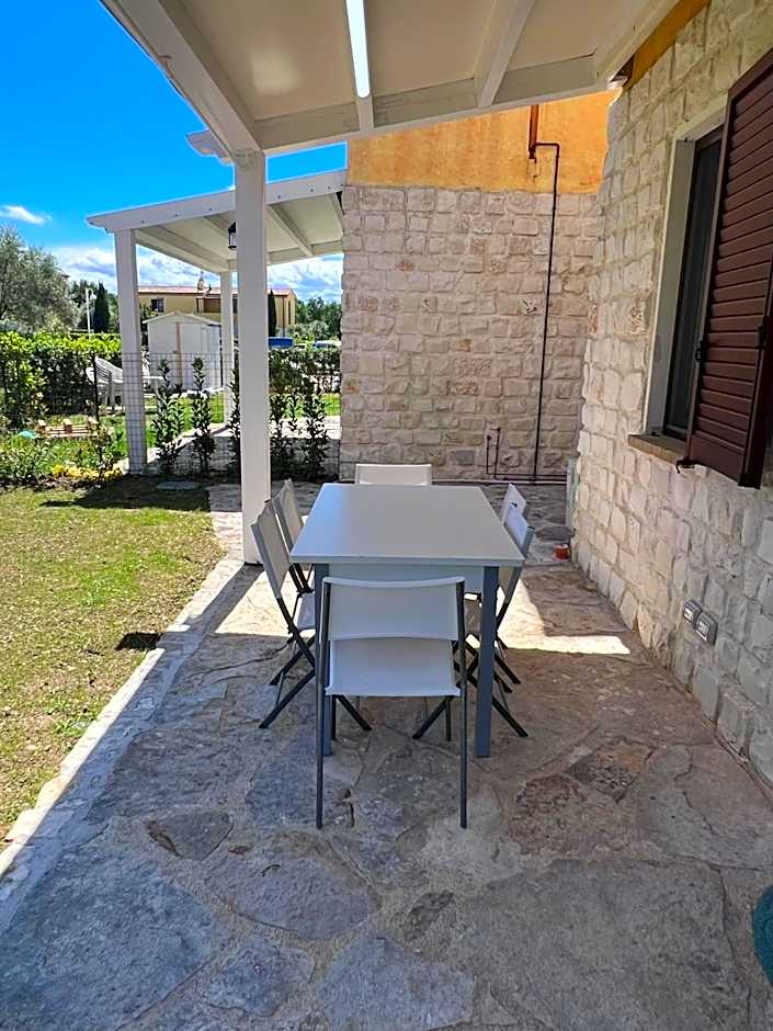 Casa Antia, nuovo bilocale con giardino in Residence con piscina