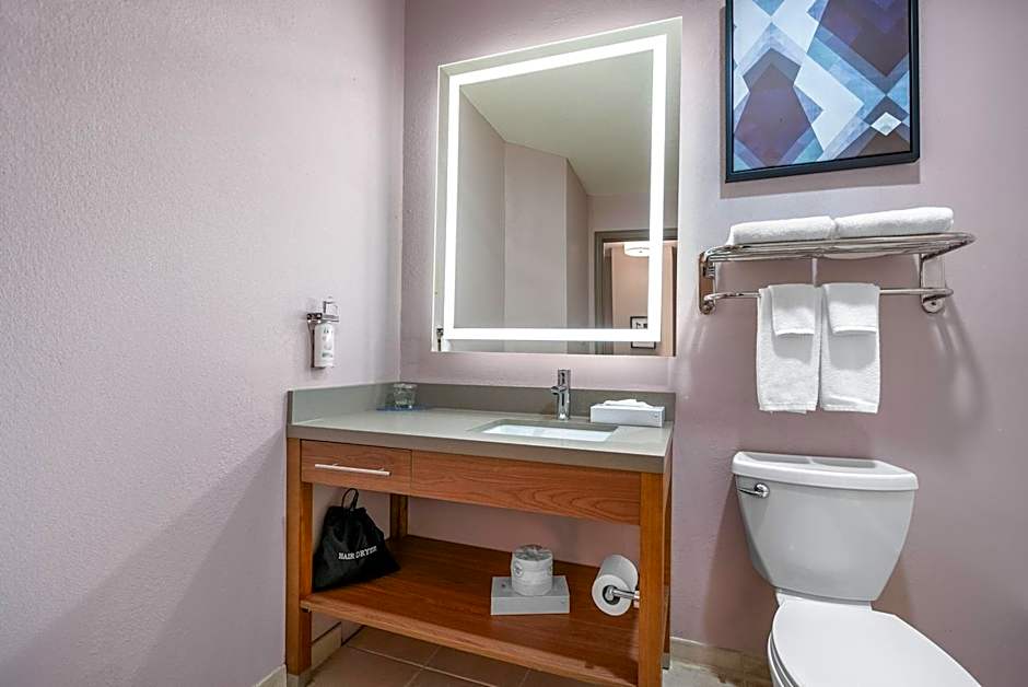 Photo 1 of 1 of Studio 1 Queen Bed Suite, Accessible, Bathtub
