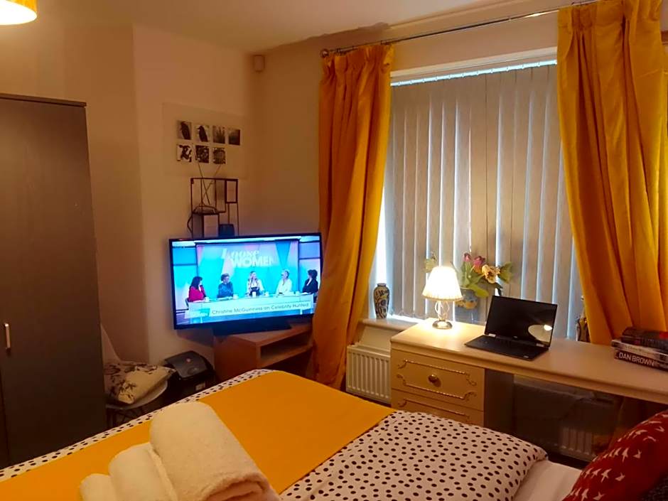 Cosy Stay in Walsall by Ideal Home