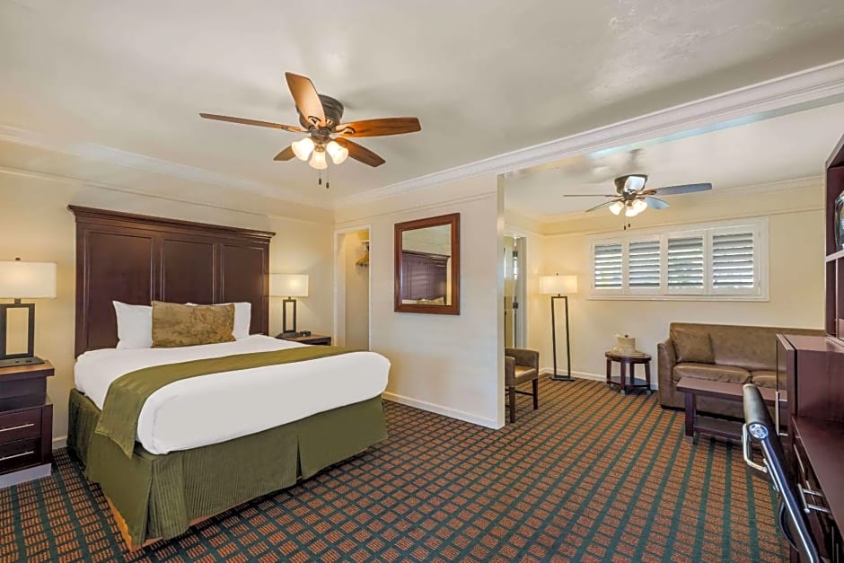 Clarion Collection Carmel Oaks Inn