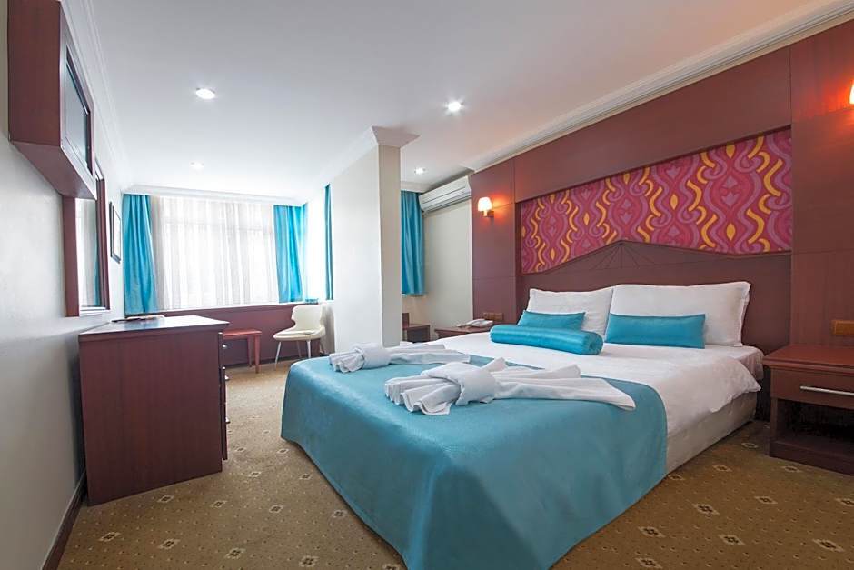 GRAND ZENTRUM HOTEL CAFE RESTAURANT - Taksim Square – Istanbul, TR