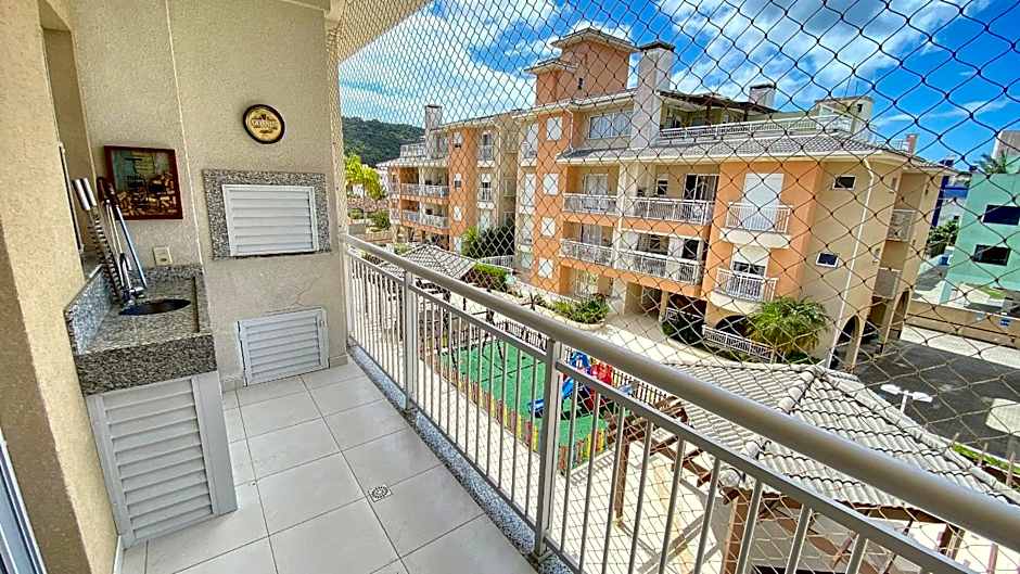 Residencial com piscina a apenas 150 metros da Praia dos Ingleses Lado Norte