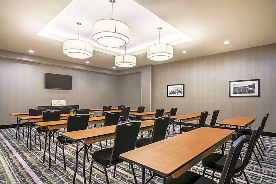 La Quinta Inn & Suites by Wyndham Clifton Park
