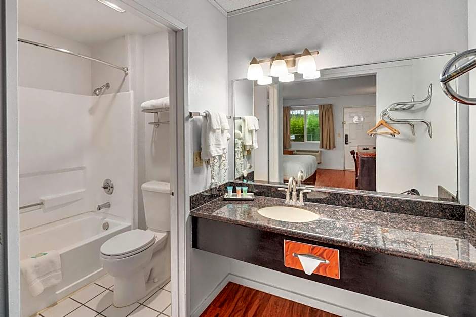 Inn at Lake Washington By OYO I-405