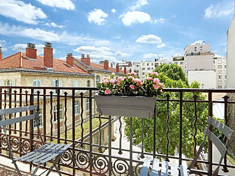 YAYS Paris Zola by Numa