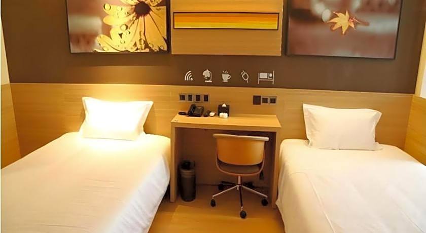 IU Hotel Chengdu Pengzhou Municipal Government Branch