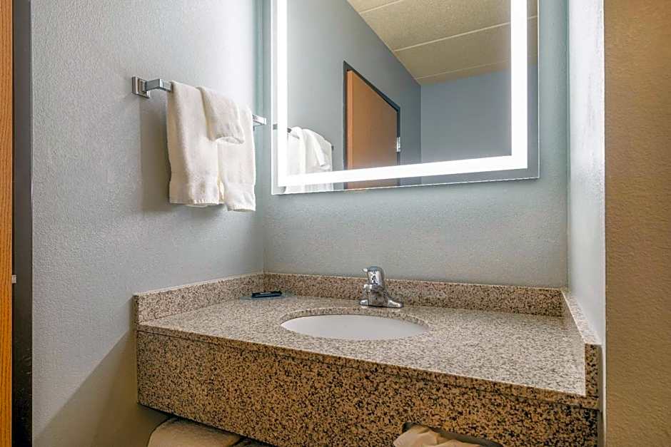 AmericInn by Wyndham Chamberlain - Conference Center