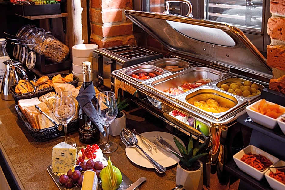 SCHUSTER Boarding House