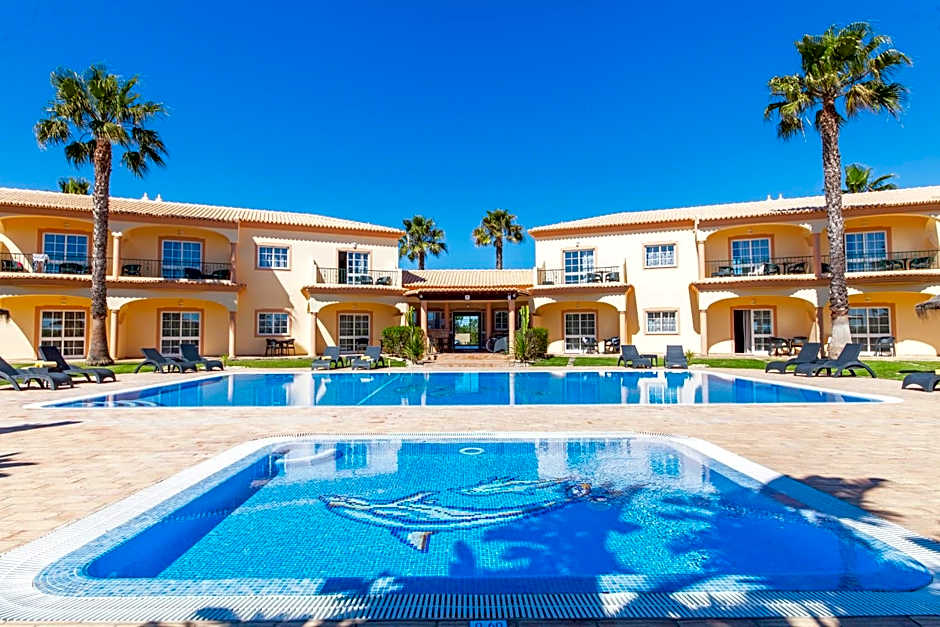 Atalaia Sol Aparthotel - tennis & heated pool in winter