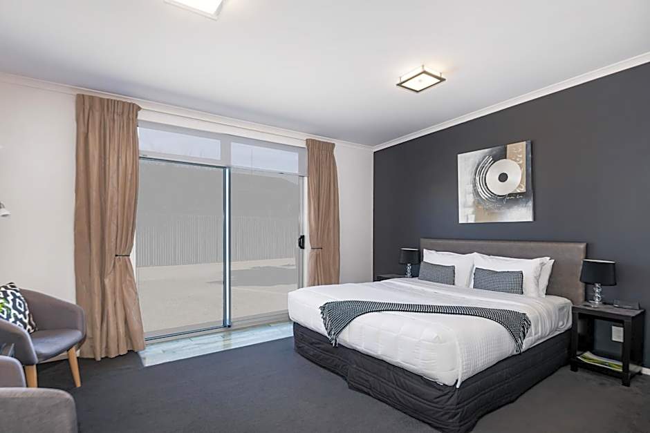 Two Tree Motel & Lodge