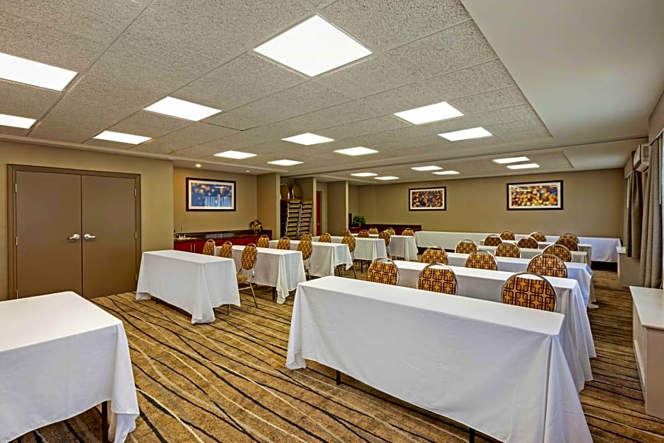 Best Western Plus Burlington Inn & Suites