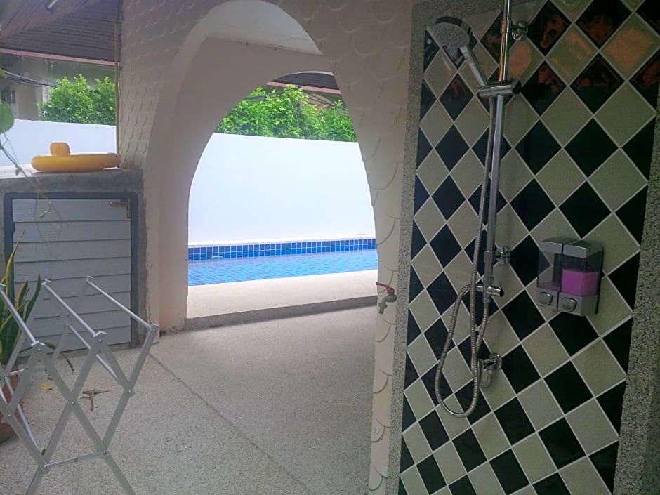 Villa Rosa with Private Pool and Jacuzzi 100m to beach