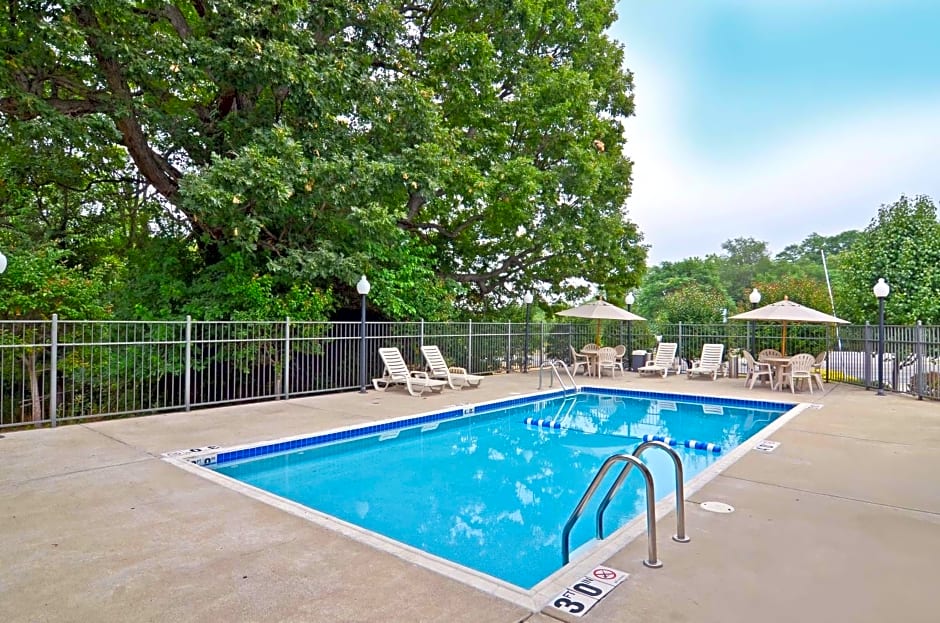 Best Western Riverside Inn