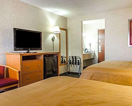 Queen Room with Two Queen Beds - Non-Smoking