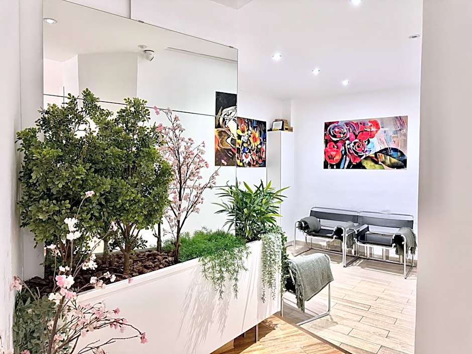 Ilustre - City-View Rooms with AC in Málaga's Old Town - Steps from Calle Larios and the Thyssen