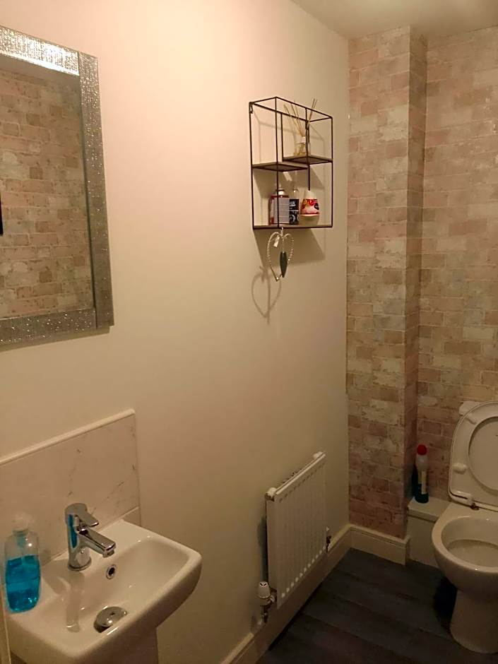 Cosy Stay in Walsall by Ideal Home