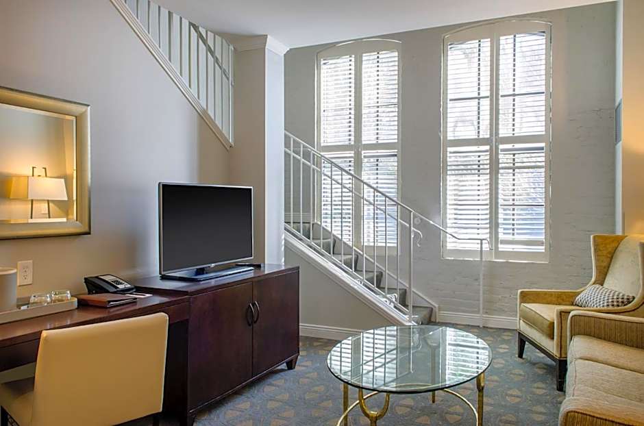 THE RIVERFRONT HOTEL NEW ORLEANS
