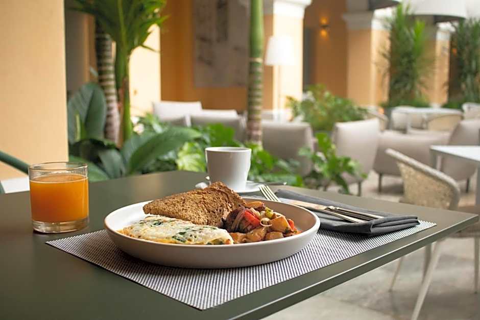 Palacio Provincial San Juan, Curio Collection by Hilton