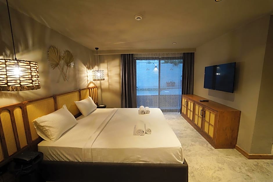 Icon Beach Suites Hotel Sovalye Island