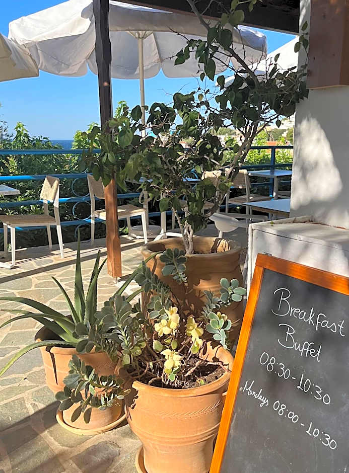 Pantheon Apartments & Studios