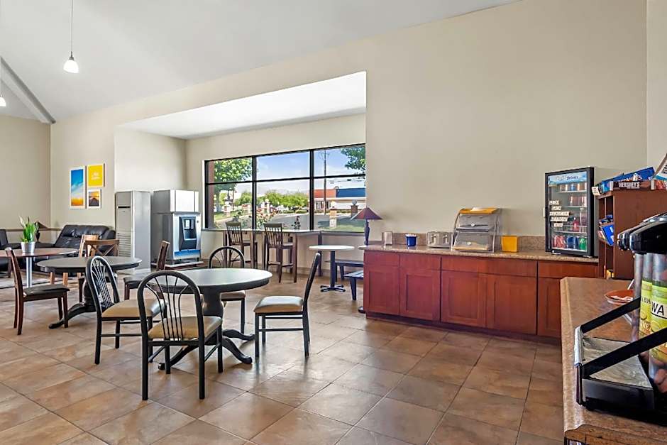 Days Inn by Wyndham Fontana / Rialto