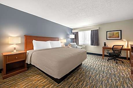 1 King Bed Non-Smoking High Speed Internet Access Microwave And Refrigerator Coffee Maker Iron And I