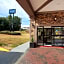 Travelodge by Wyndham Macon West