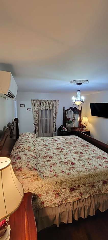 Holland Farmhouse Inn B&B