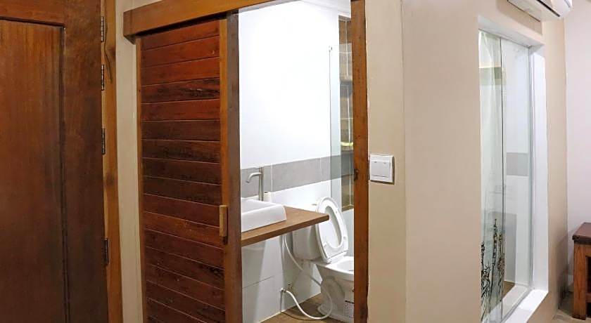 Neakru Guesthouse and Restaurant