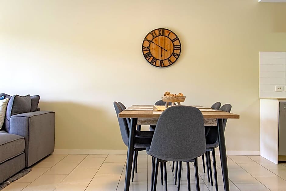 Airlie Summit Apartments