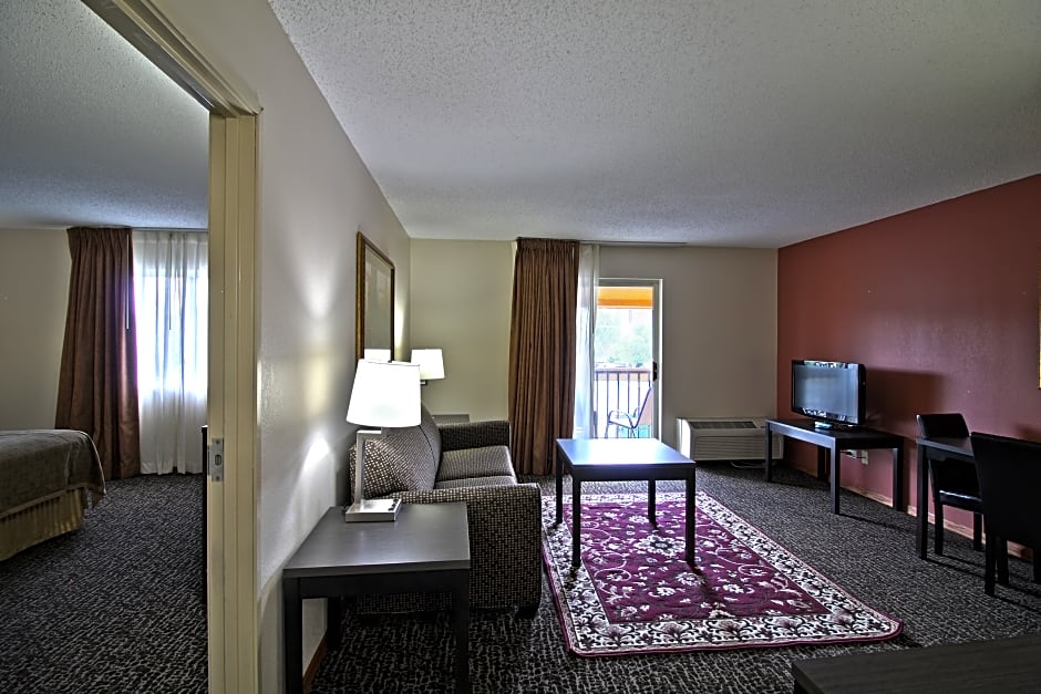 Chicago Club Inn & Suites