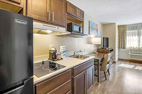 Efficiency King Suite - Accessible/Non Smoking