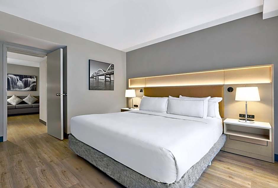 DoubleTree by Hilton Davenport