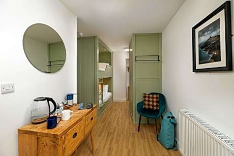 Quadruple Room with Bathroom